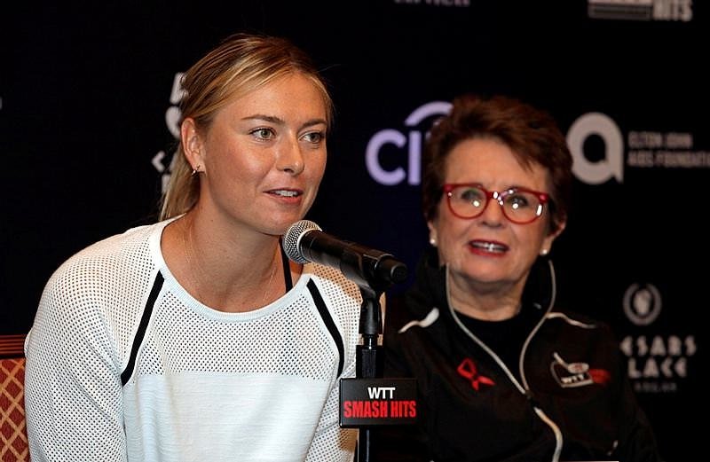 Ve Sharapova korta çıktı