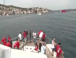 Liverpool taraftarlarından Boğaz turu