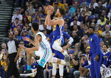 Warriors'tan Hornets'a 47 sayı fark