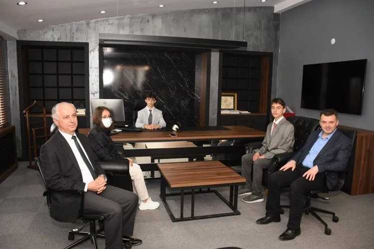 Karasu'da belediye başkanlığı temsili olarak Kerem Çetin'e verildi - 1