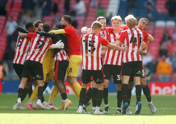 Brentford Premier Lig'e yükseldi!