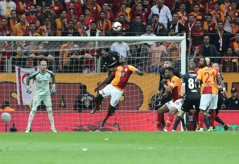 Galatasaray’dan Beşiktaş maçı sonrası ’şampiyonluk’ kutlaması! İşte o görüntüler