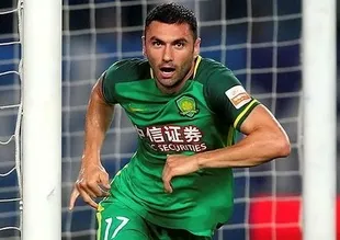 Burak Yılmaz sezona golle başladı
