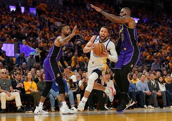 Warriors Lakers'ı yenerek seriyi eşitledi