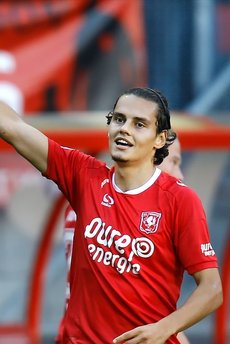 Enes Ünal gollerine devam ediyor