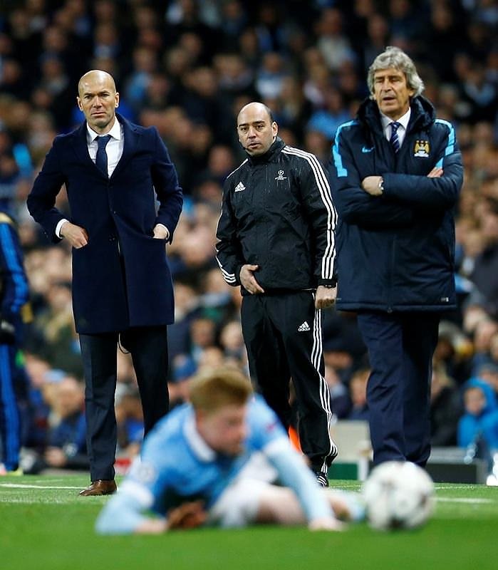 Zidane’ın pantolonu yırtılınca...