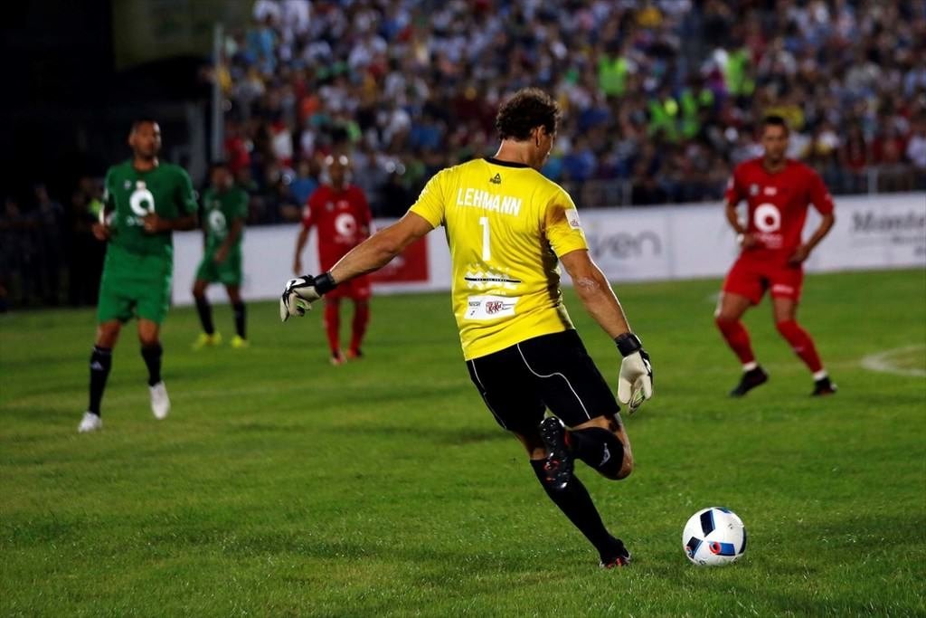 Futbol efsaneleri Lübnan’da rüzgar gibi esti