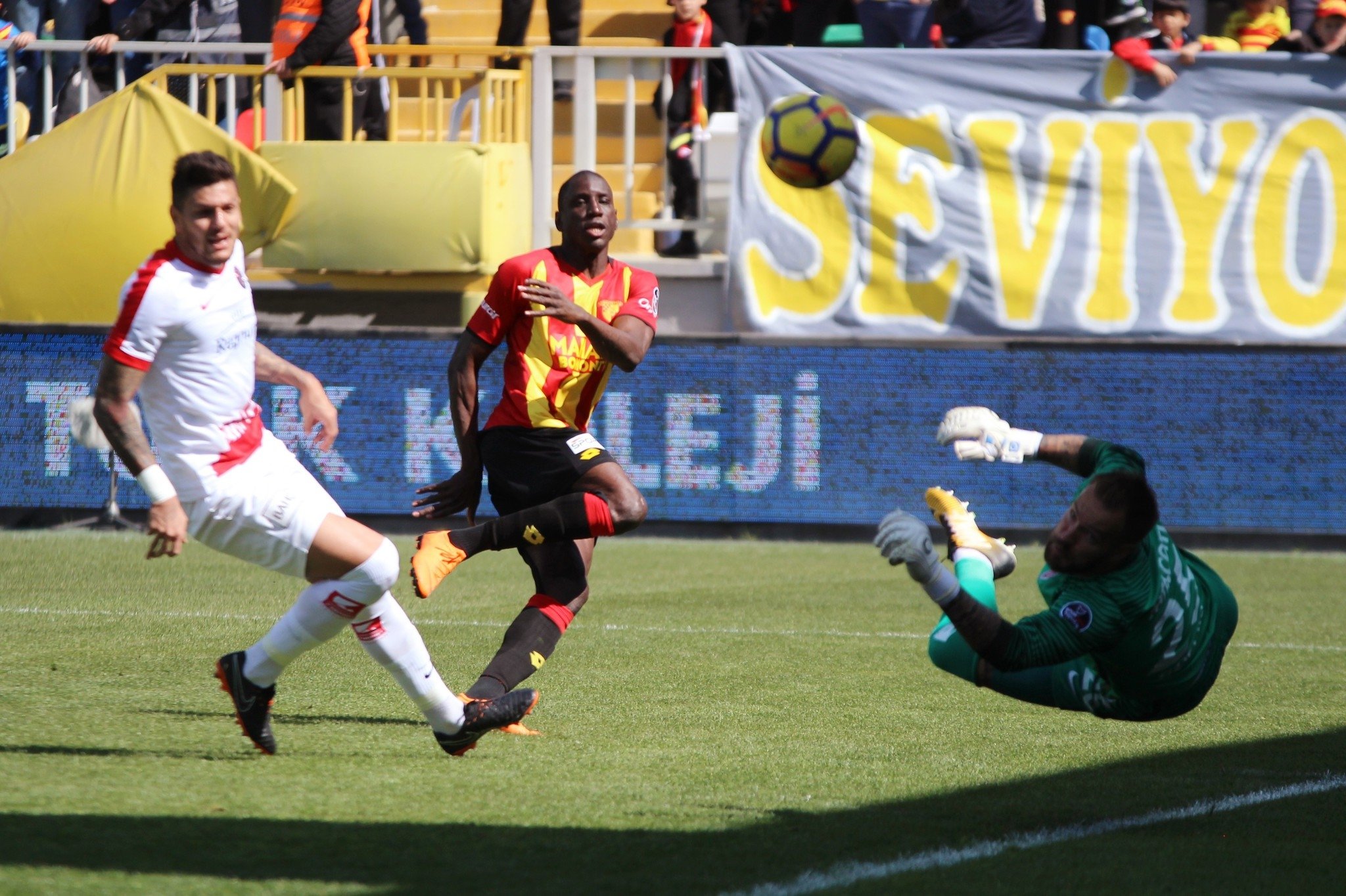 Göztepe - Antalyaspor maçından kareler!