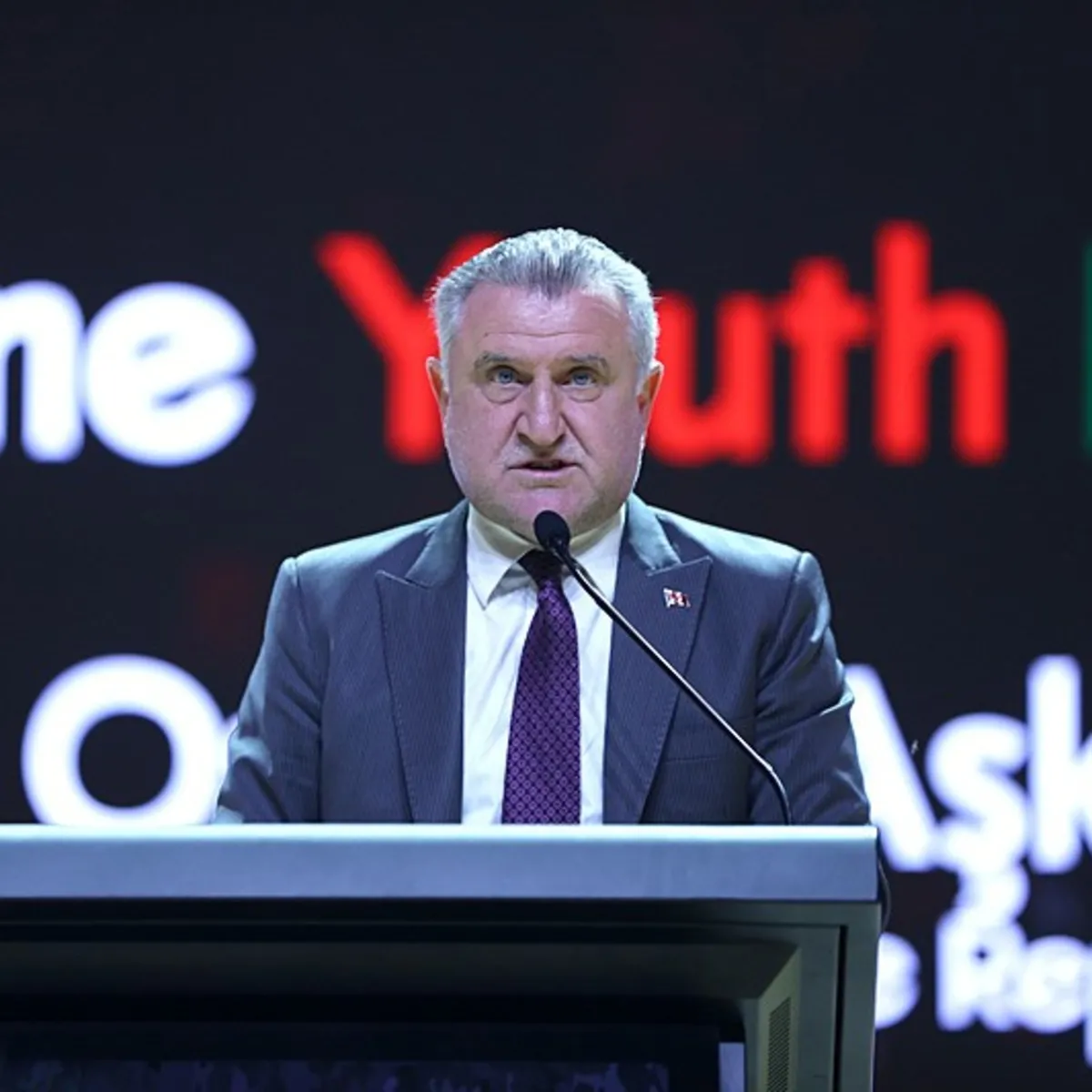 Gençlik ve Spor Bakanı Osman Aşkın Bak'tan, Galatasaray Voleybol Takımına tebrik mesajı!