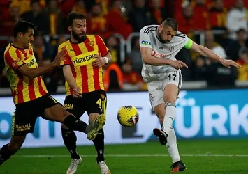 Burak Yılmaz Beto’na çarptı