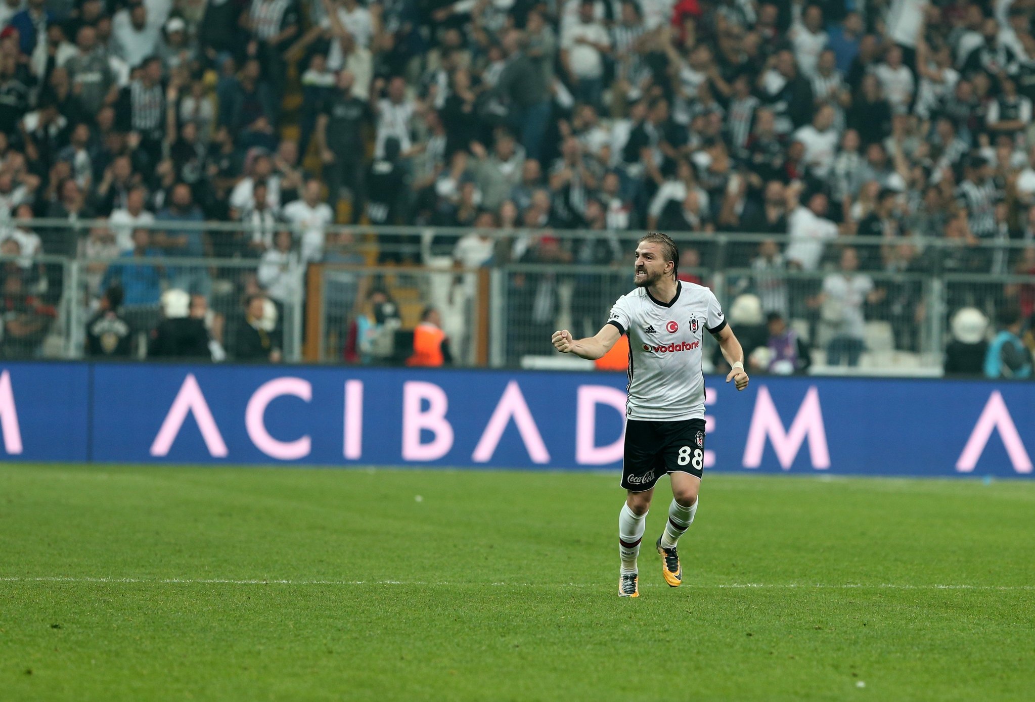 Caner Erkin’e büyük şok!