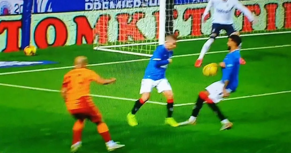 İşte Rangers - Galatasaray maçında Galatasaraylı futbolcuların penaltı beklediği pozisyon - 1