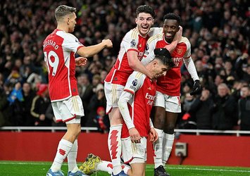 Arsenal maç fazlasıyla lider!