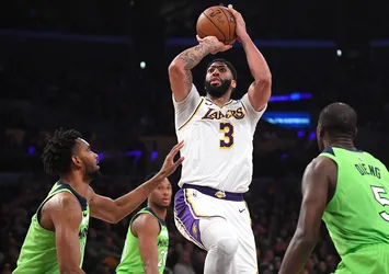 Davis 50 sayı attı Lakers kazandı!