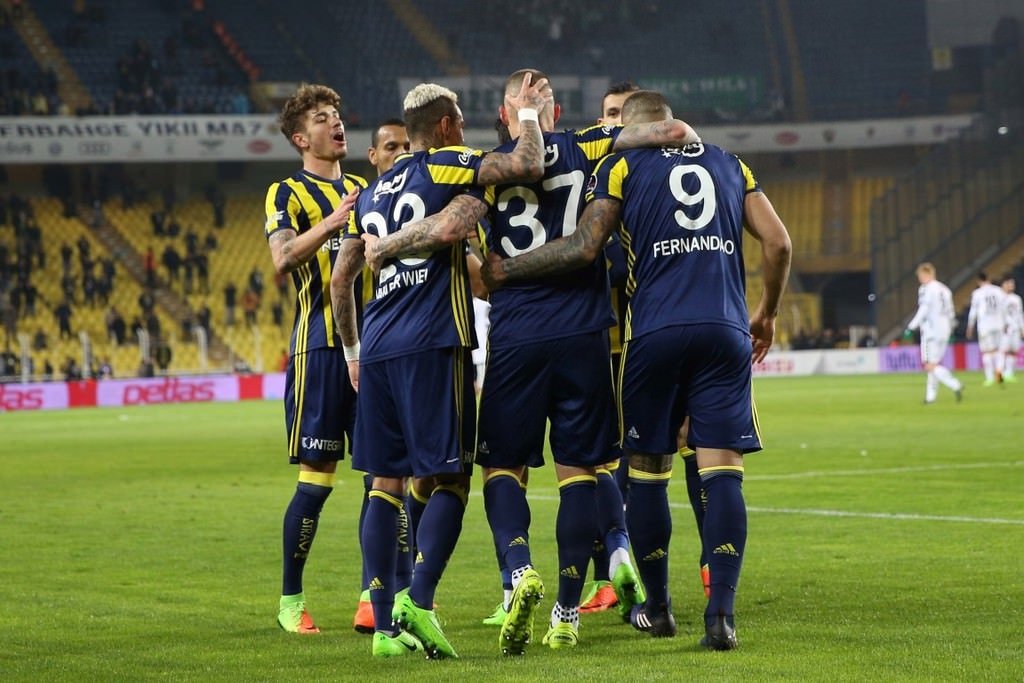 Fenerbahçe-Atiker Konyaspor karşılaşmasından kareler