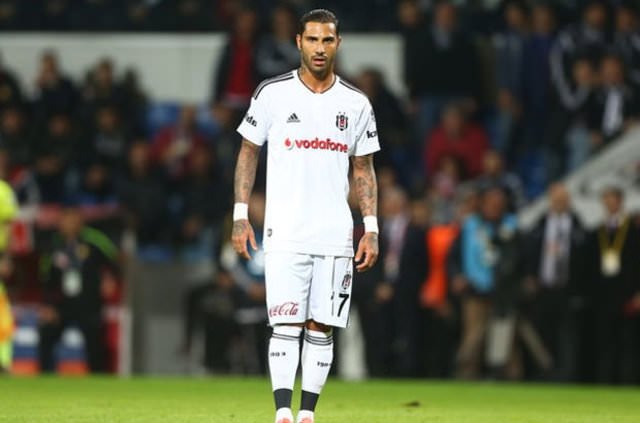 Şenol Güneş yıldız futbolcunun menajerini kovdu