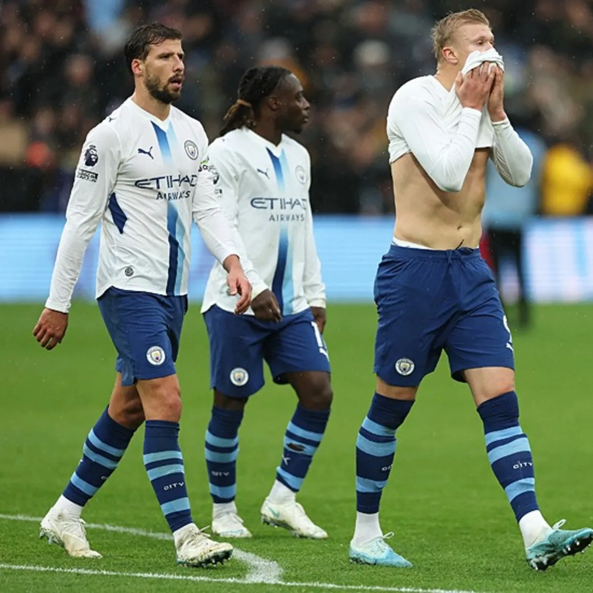 Aston Villa, Manchester City'nin yenilmezlik serisine son verdi