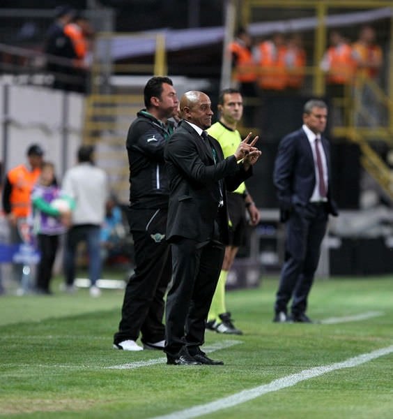 Fenerbahçe’den Roberto Carlos açıklaması