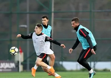 Milli futbolcu sakatlandı!