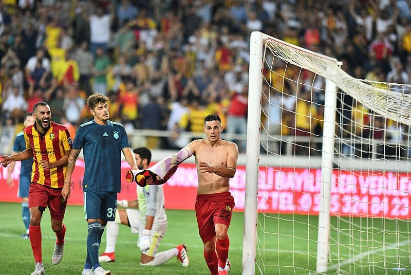Pogba’nın gözü Belhanda’da!