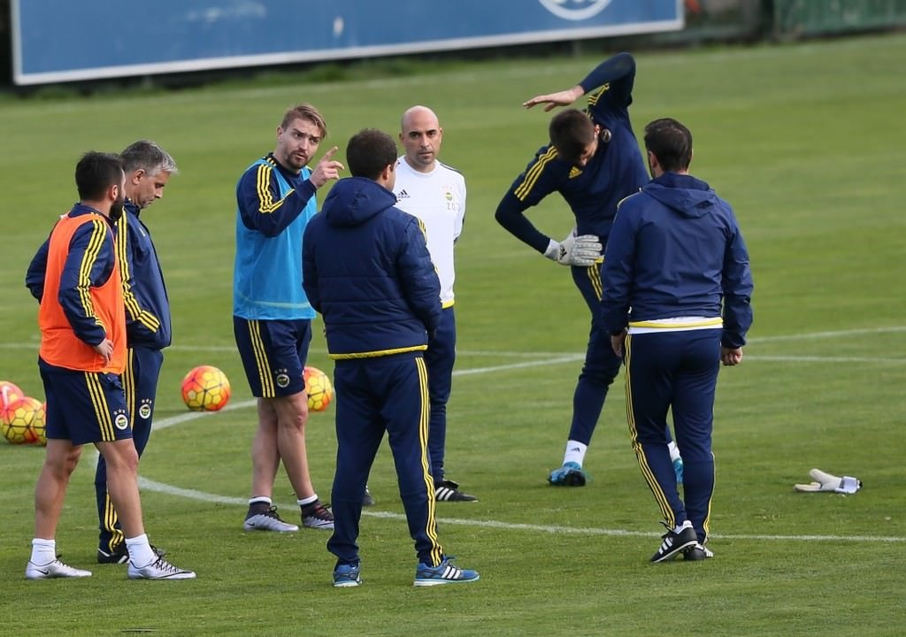 O topu sana yediririm!