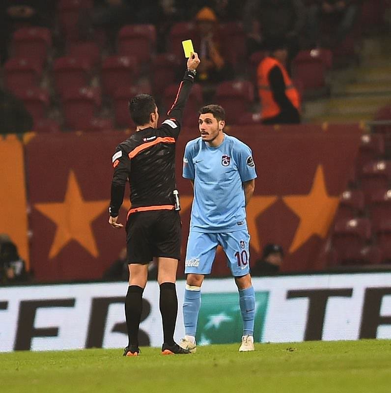 Ersun Yanal neşteri vurdu