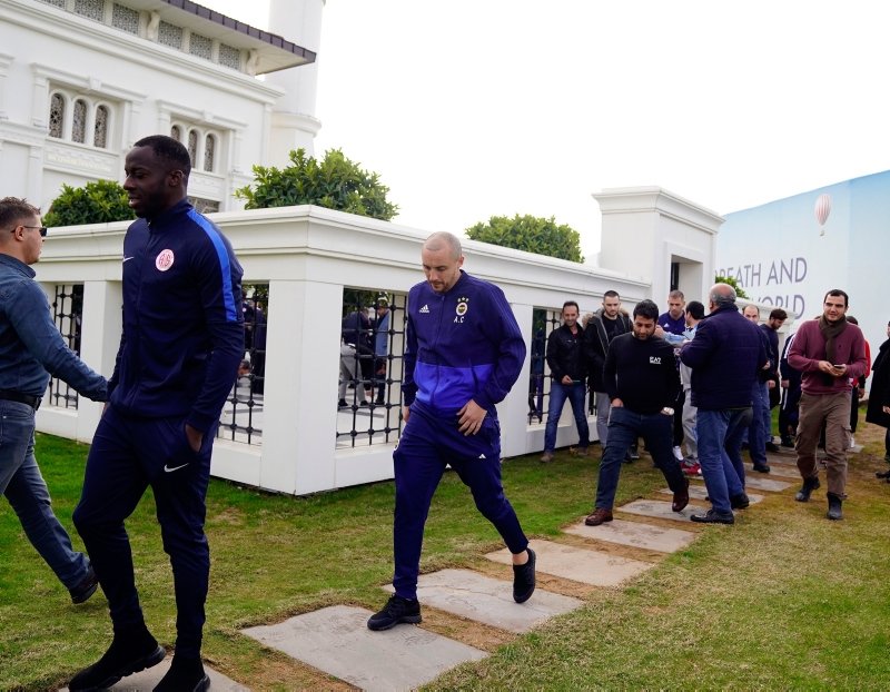 Futbol camiası cuma namazında buluştu