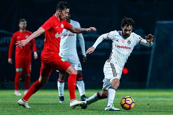 Beşiktaş’ta savunma dağıldı! Oyuncular tartıştı...