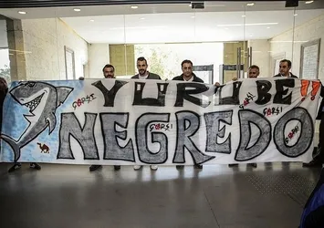 Negredo: Bu pankartı balkonuma asacağım