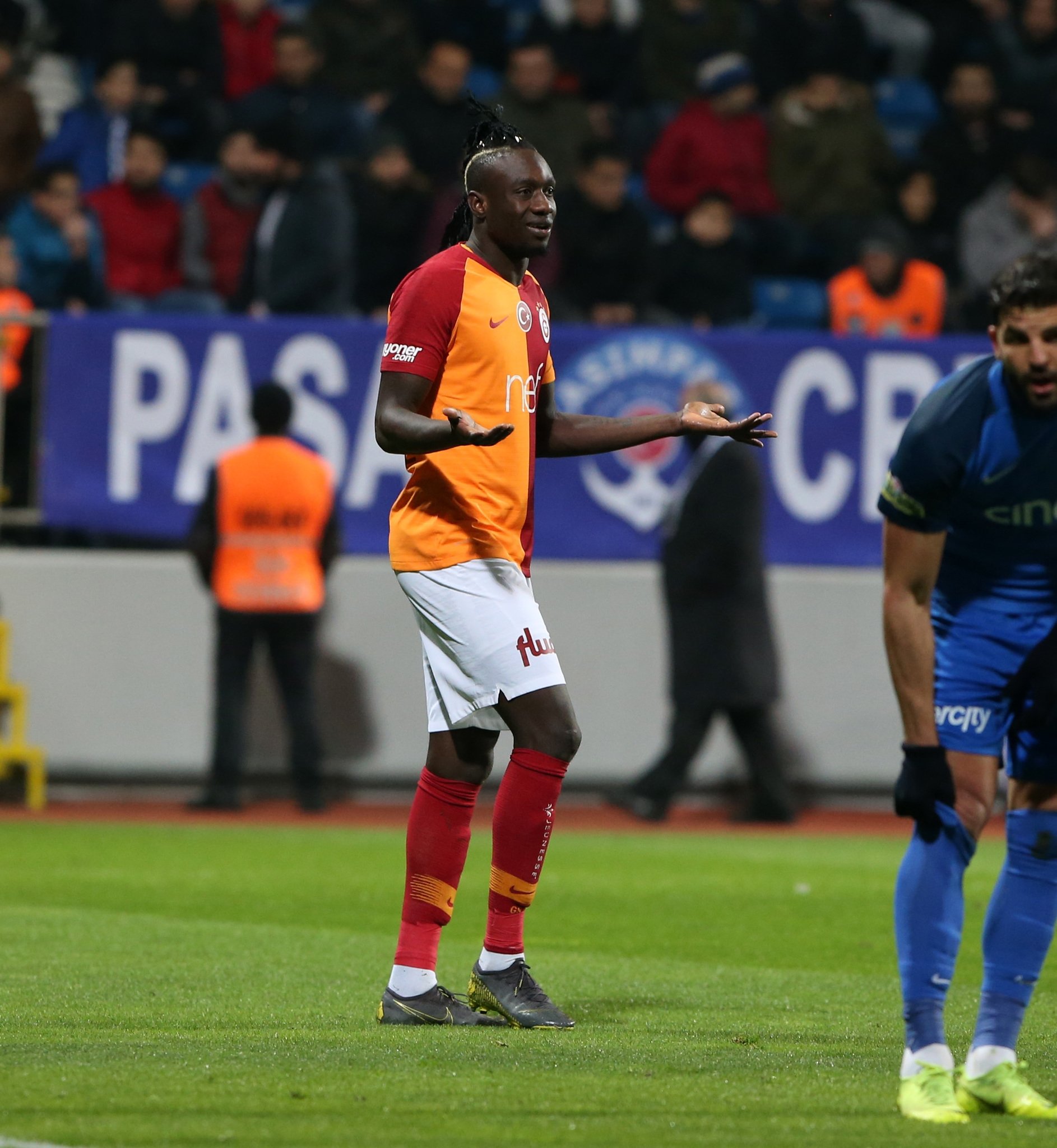 Diagne’nin pozisyonu kırmızı kart