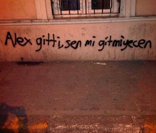 Duvarlara yazılmış tribün sloganları güldürüyor!