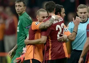 Galatasaray'da korkulan oldu! Sneijder...
