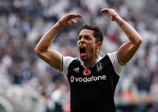Beşiktaş'ta Adriano şoku