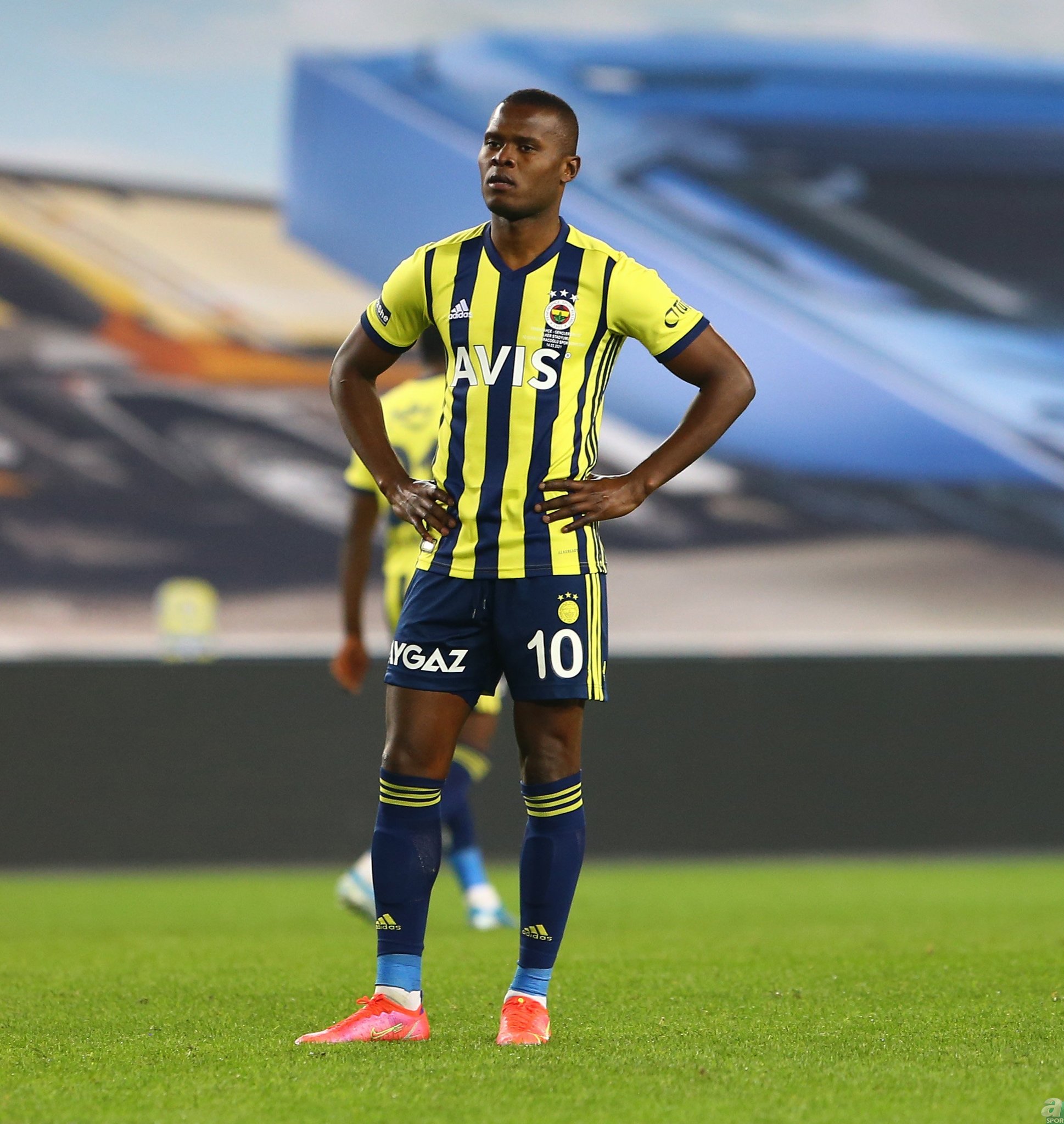 Son dakika spor haberi: Fenerbahçe transfer bombasını patlatıyor! Vitor Pereira orta sahaya ’Yeni Atiba’yı istedi...