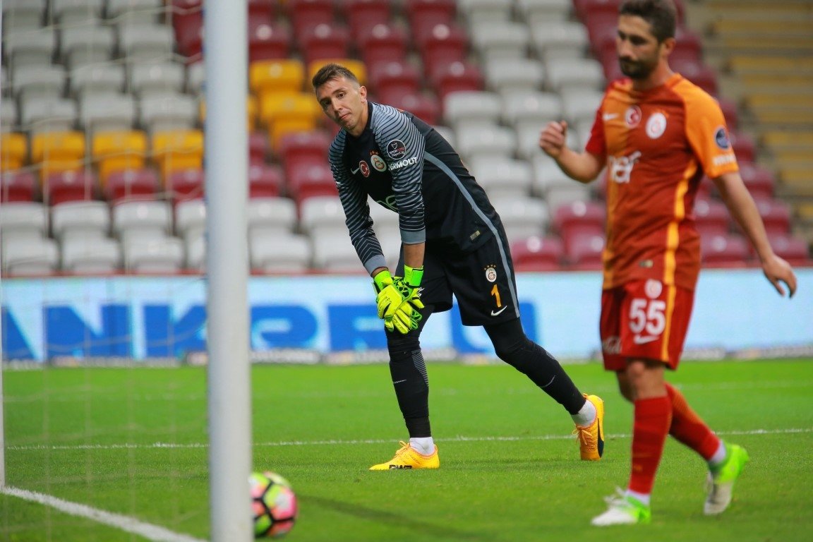 Galatasaray’da flaş Muslera kararı