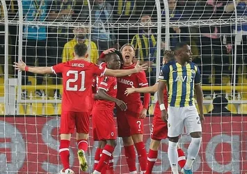 Fenerbahçe Antwerp maçında skandal karar!