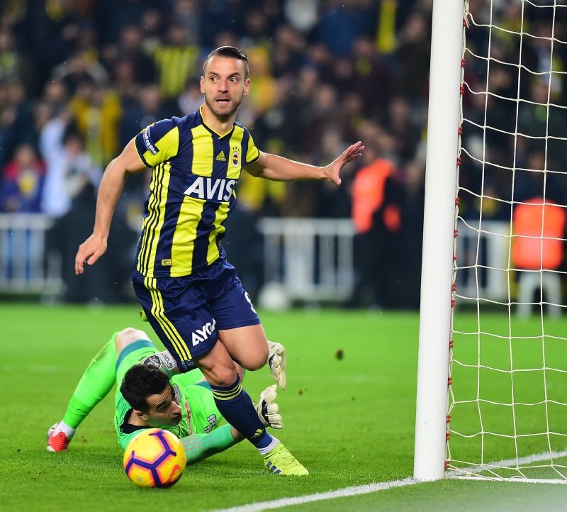 Fenerbahçe’de bir ayrılık bir transfer!
