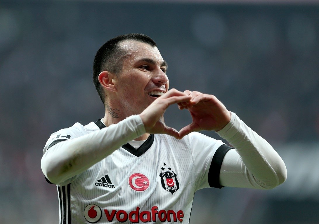 Beşiktaş’ta Medel çatlağı