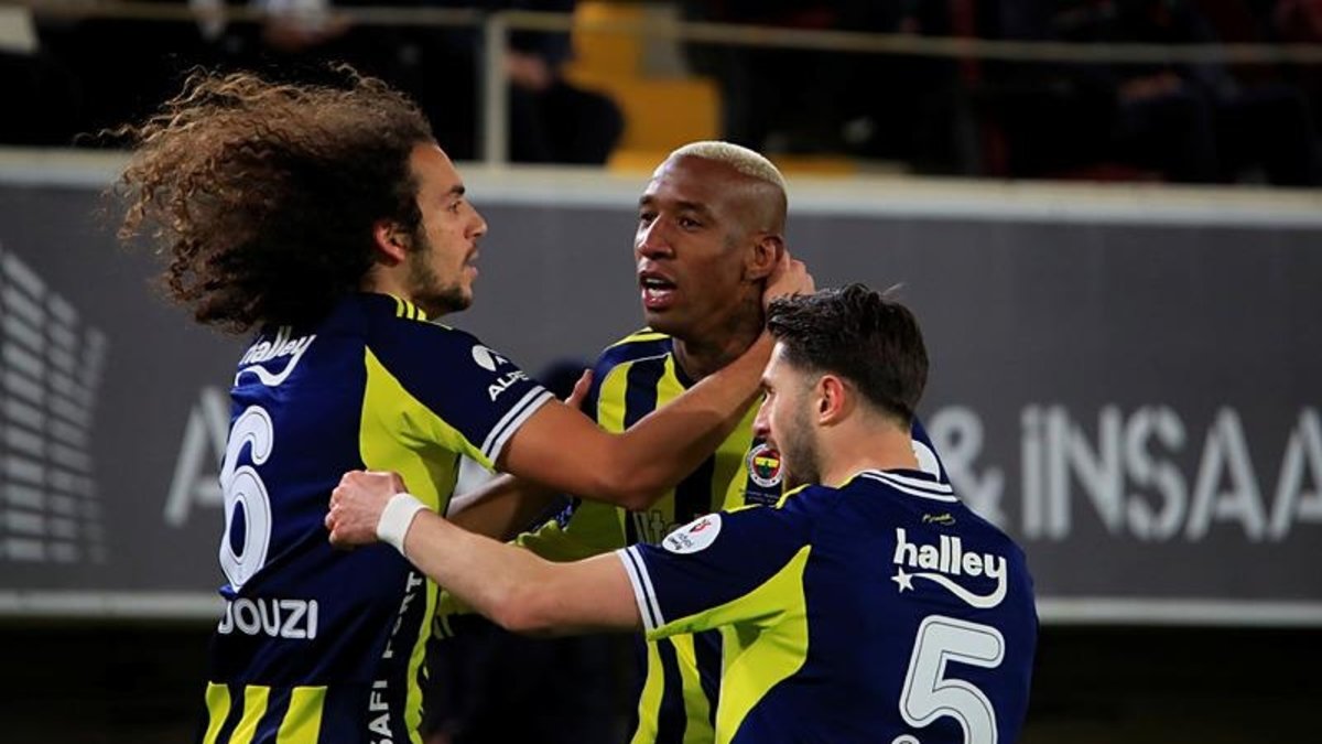 Fenerbahçe Akdeniz'de 3 puanın sahibi! Sarı lacivertliler deplasmanda Corendon Alanyaspor'u mağlup etti