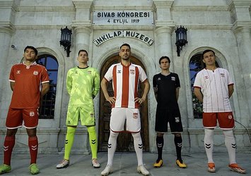 Sivasspor yeni sezon formalarını tanıttı