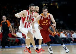 Galatasaray, Olympiakos'la siftah yaptı