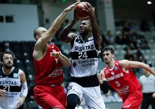 Beşiktaş Sompo Japan, Szolnoki Olaj'ı farklı geçti