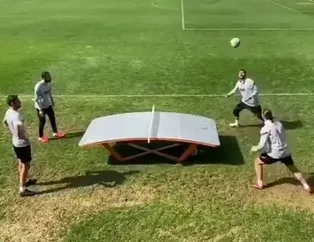Terim'in yardımcıları ayak tenisinde şov yaptı!