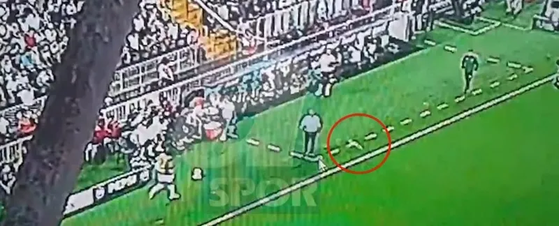 Fenerbahçe'den açıklama! İsmail Kartal’a şişe atan şahıs tespit edildi - 1