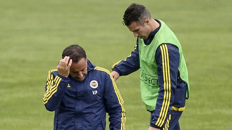 Van Persie ve Pereira krizi devam ediyor