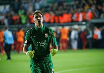 Muslera Terim'le coştu