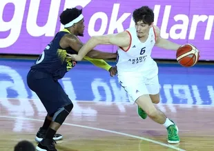 Kupa'da Anadolu Efes, Fenerbahçe'yi eledi