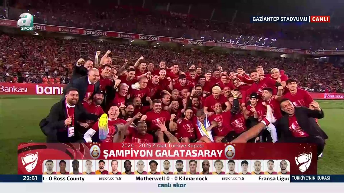Galatasaray'dan dikkat çeken şampiyonluk tişörtü! Galatasaray'dan dikkat çeken şampiyonluk tişörtü!