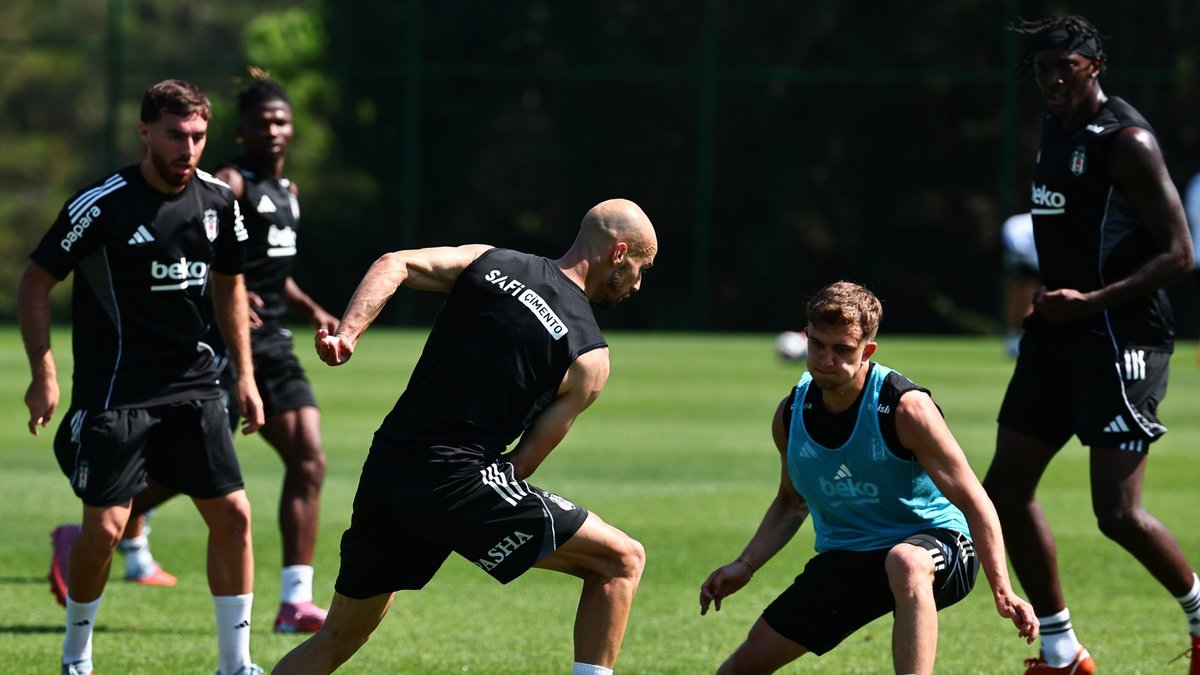 Beşiktaş'ta Vaclav Cerny ve Gökhan Sazdağı siftah yaptı! Beşiktaş'ta Vaclav Cerny ve Gökhan Sazdağı siftah yaptı!
