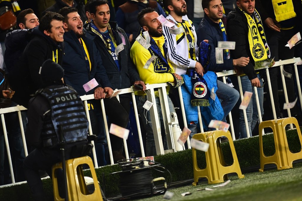 Fenerbahçe taraftarından Gökhan Gönül’e protesto!